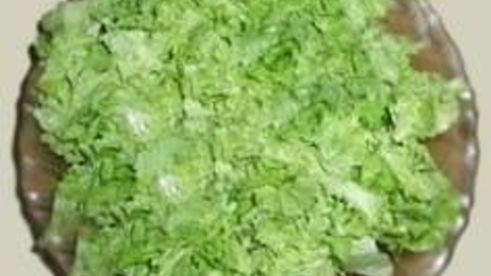 салат цезарь с курицей и домашними сухариками