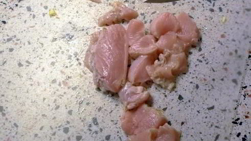 салат цезарь с курицей и пармезаном