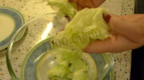 салат цезарь с курицей и пармезаном