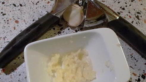 салат цезарь с курицей и пармезаном