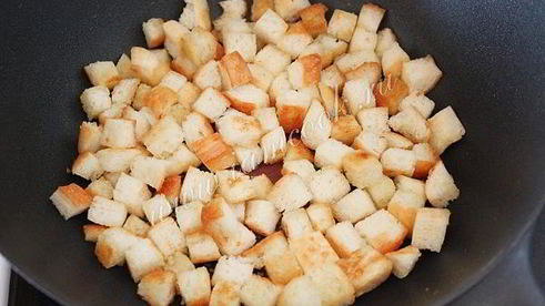 салат цезарь с курицей и сухариками