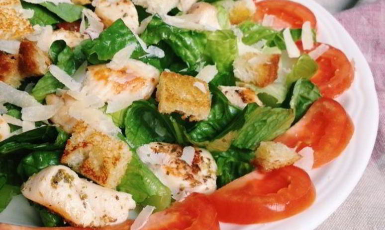Рецепт салата цезарь с курицей