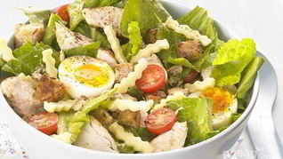 Салат Цезарь с легкой заправкой