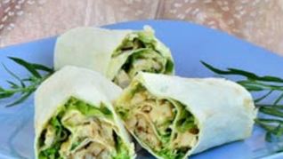 Салат Цезарь в лаваше