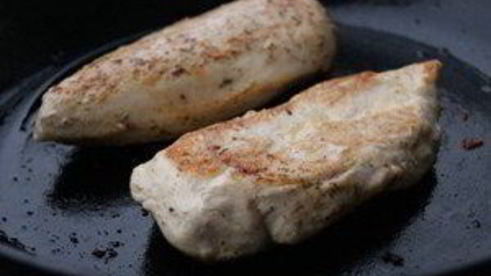 цезарь с курицей и сухариками