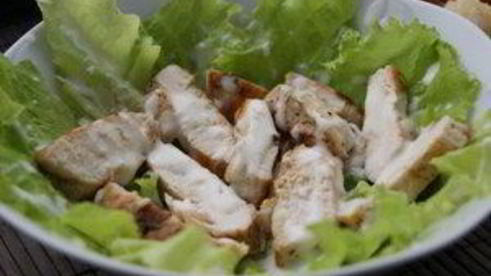 цезарь с курицей и сухариками