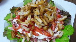 Салат Вкусный с сухариками