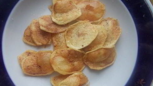 слоеный салат с курицей и чипсами в пикантной заправке