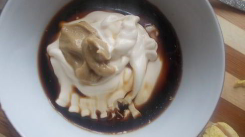 слоеный салат с курицей и чипсами в пикантной заправке