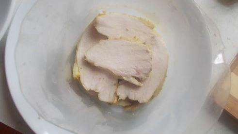 слоеный салат с курицей и чипсами в пикантной заправке