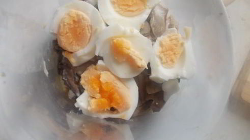 слоеный салат с курицей и чипсами в пикантной заправке