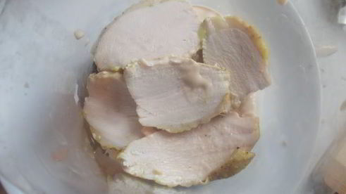 слоеный салат с курицей и чипсами в пикантной заправке