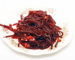 Свекла с хреном и красным луком