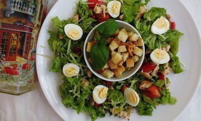 Рецепт теплого салата с курицей и киви