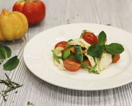 Теплый салат с курицей