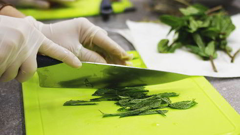 теплый салат с курицей