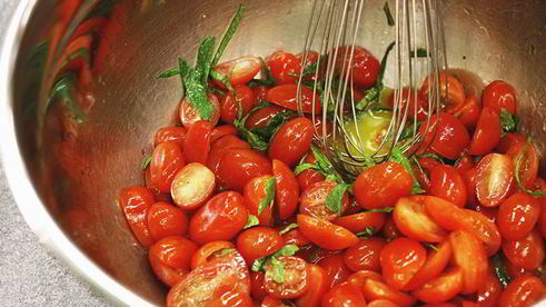 теплый салат с курицей