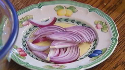 весенний салат с козьим сыром и сальса верде