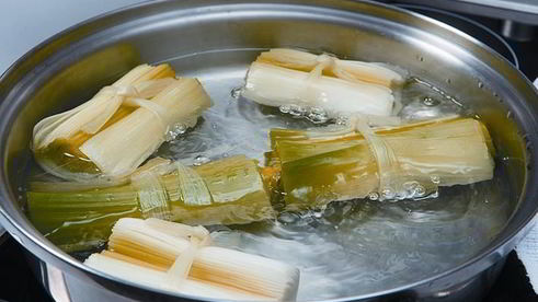 лук-порей с соусом винегрет