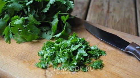 армянский томатный соус с кинзой