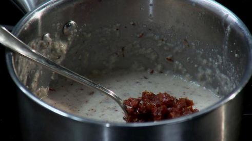 соус с фундуком и вялеными помидорами