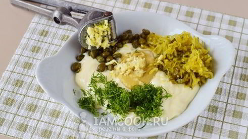 соус с солеными огурцами