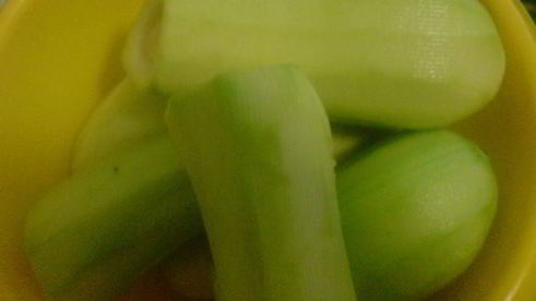 зеленый соус кисло-сладкий из алычи