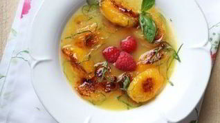 Ананасовый суп с абрикосами и базиликом