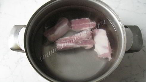 борщ на бульоне из свиных ребрышек