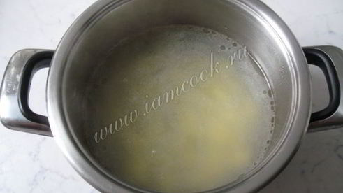 борщ на бульоне из свиных ребрышек