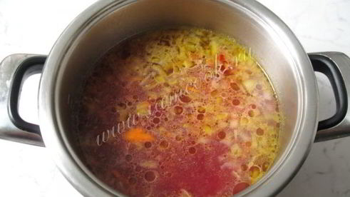 борщ на бульоне из свиных ребрышек