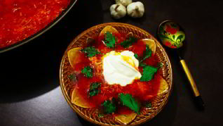 Борщ на курином бульоне и сале