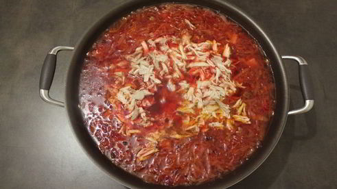 борщ на курином бульоне и сале