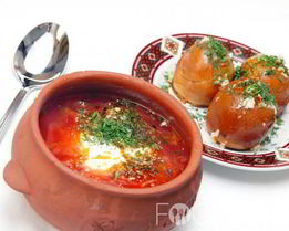 Борщ с чесночными пампушками