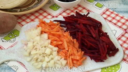 борщ с фасолью и черносливом