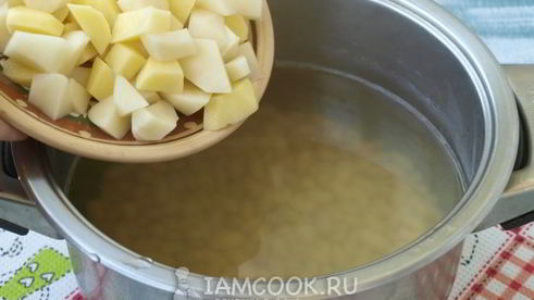 борщ с фасолью и черносливом