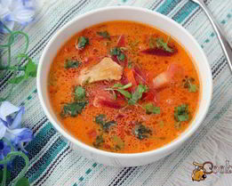 Борщ со сметаной на курином бульоне