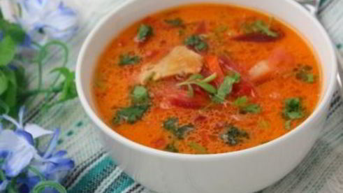 борщ со сметаной на курином бульоне