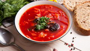 Постный борщ с черносливом