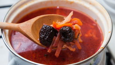 постный борщ с черносливом