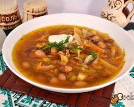 Постный борщ с килькой и фасолью