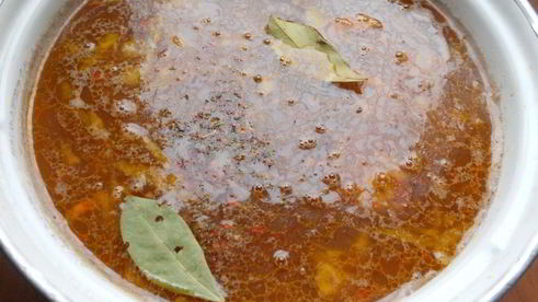 постный борщ с килькой и фасолью