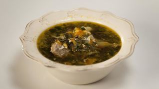 Зеленый борщ из щавеля