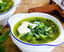 Зеленый борщ с крапивой