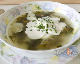 Зеленый борщ со щавелем и крапивой