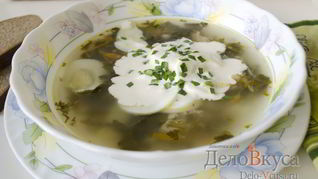 Зеленый борщ со щавелем и крапивой