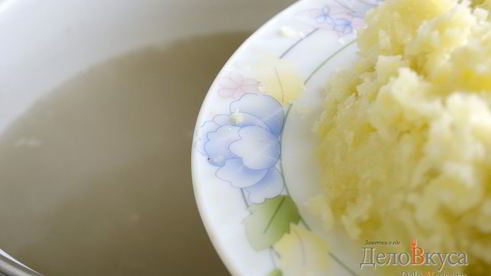 зеленый борщ со щавелем и крапивой