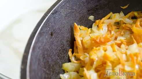 зеленый борщ со щавелем и крапивой