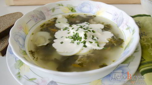 зеленый борщ со щавелем и крапивой