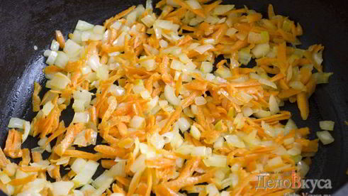 зеленый борщ со щавелем и крапивой